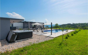 Gorgeous Home In Grubine With Jacuzzi